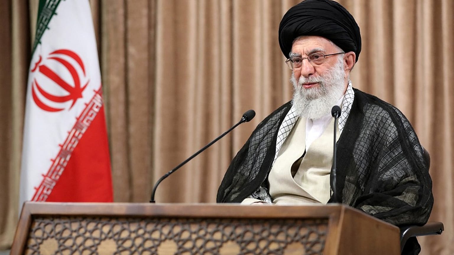 İran lideri Ali Hamaney, röportajı sızdırılan Dışişleri Bakanı Muhammed Zarif'i eleştirdi