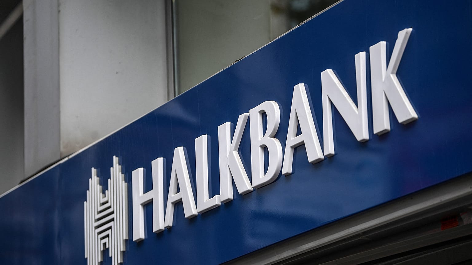 Halkbank, İran'a yönelik yaptırımları deldiği iddiasıyla New York Güney Bölgesi Federal Mahkemesi'nde yargılanıyor.