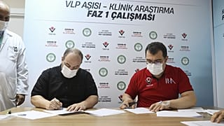 Sanayi ve Teknoloji Bakanı Mustafa Varank ve TÜBİTAK Başkanı Prof. Dr. Hasan Mandal faz 1 aşamasındaki yerli VLP aşısını oldu