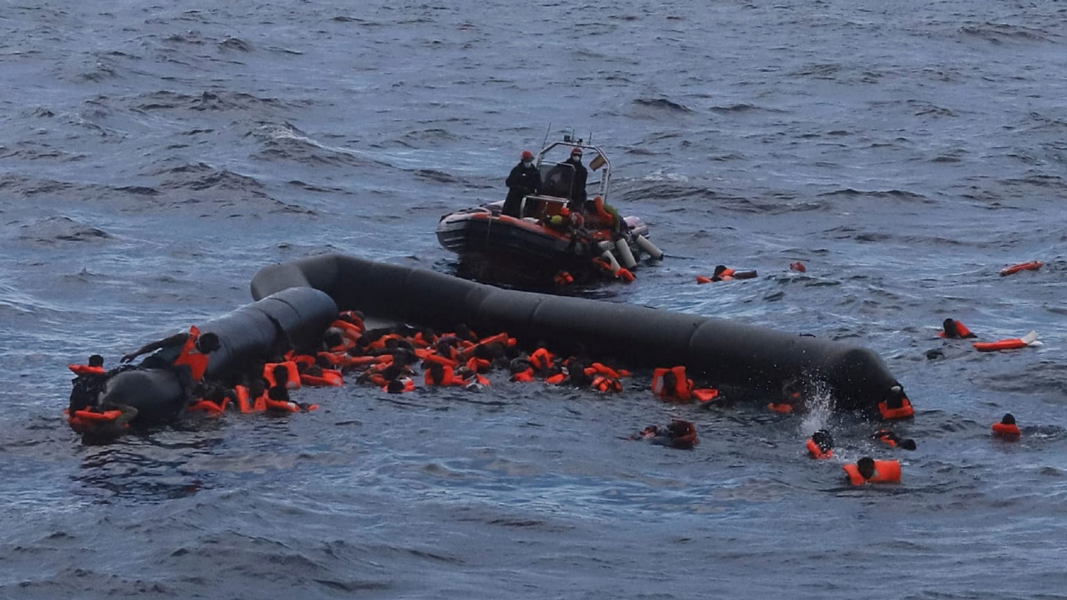 Naufrágio de migrantes no Meditterâneo em novembro de 2020