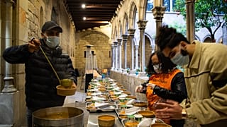 İspanya'nın Barselona şehrinde Ramazan ayı boyunca iftar yemeği veren bir kilise 