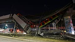Мехико, на месте обрушения метромоста