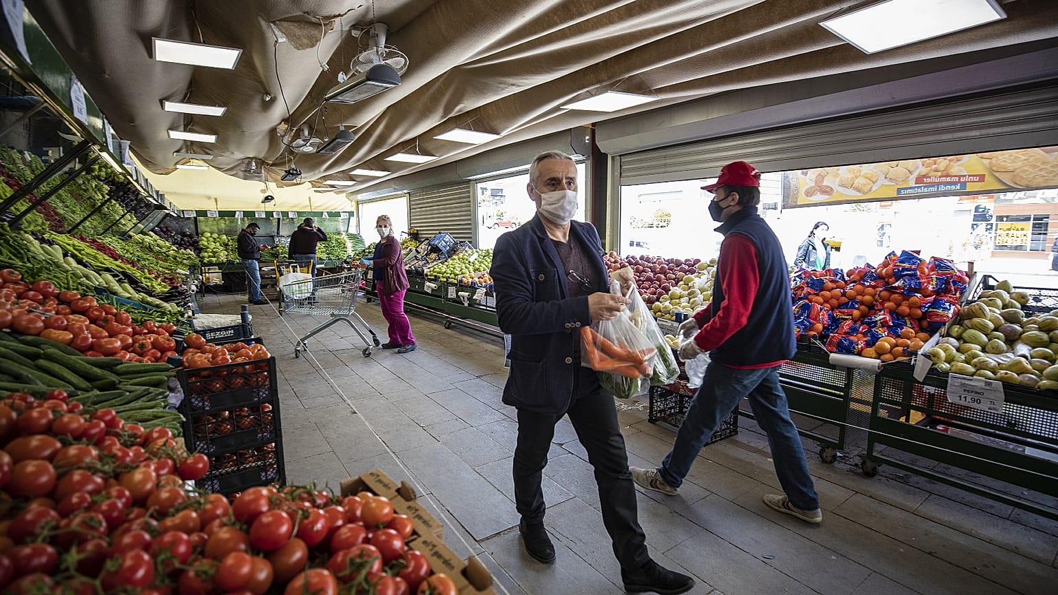 Türkiye'de kapanma sürecinde marketlerde sadece temel ihtiyaç ürünleri satılacak / Arşiv