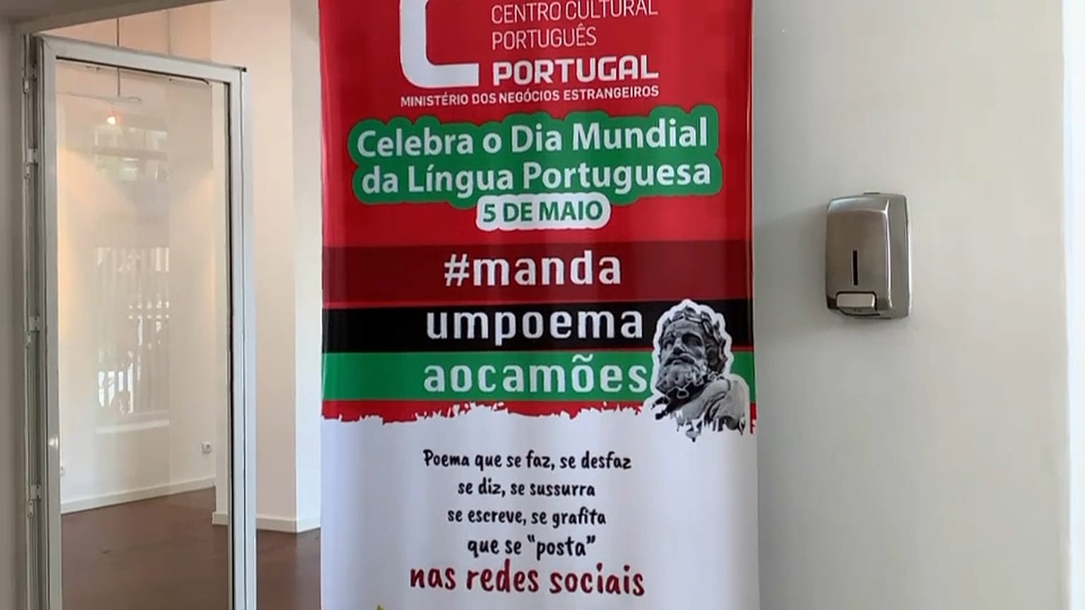 #mandaumpoemaocamoes