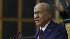 MHP Genel Başkanı Devlet Bahçeli, partisinin yeni anayasa yapımı için 100 maddelik bir öneri hazırladığını duyurdu.