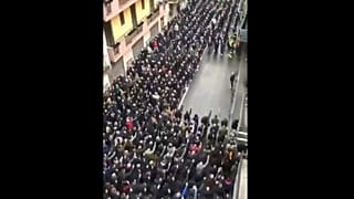 Plusieurs centaines de militants néofascistes via Paladini à Milan (Italie), le 29 avril 2021.