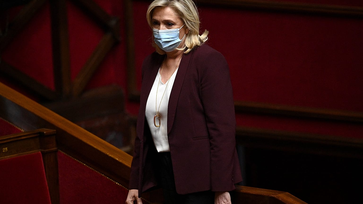 Le Pen bei Urteilsverkündung in Nanterre