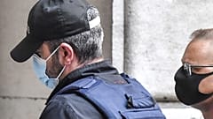 Angeklagter Nordahl Lelandais (links) vor dem Gericht in Chambéry