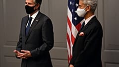El secretario de Estado estadounidense Antony Blinken (izquierda) con el ministro de Exteriores indio, Subrahmanyam Jaishankar