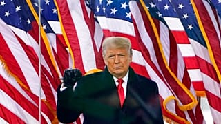 Donald Trump 2021 januárjában Washingtonban híveihez beszél. 