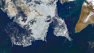 Участки морского льда к югу от о. Пионер (Россия) 14 августа 2020 г.
