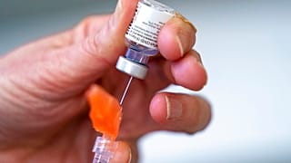 Pfizer'ın Covid-19 aşısı Kanada'da 12 ve üzeri bütün yaş gruplarında kullanılabilecek