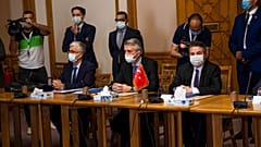 Kahire'deki görüşmelere, Dışişleri Bakan Yardımcısı Büyükelçi Sedat Önal ve Mısır Dışişleri Bakan Yardımcısı Büyükelçi Hamdi Sanad Loza başkanlık etti.