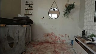 Imagen de una habitación con el suelo cubierto de sangre en la favela Jacarezinho