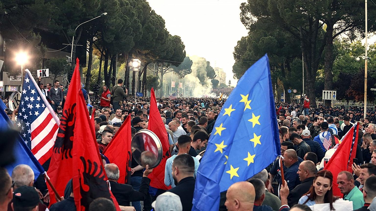 Arnavutluk başkenti Tiran'da gösteri