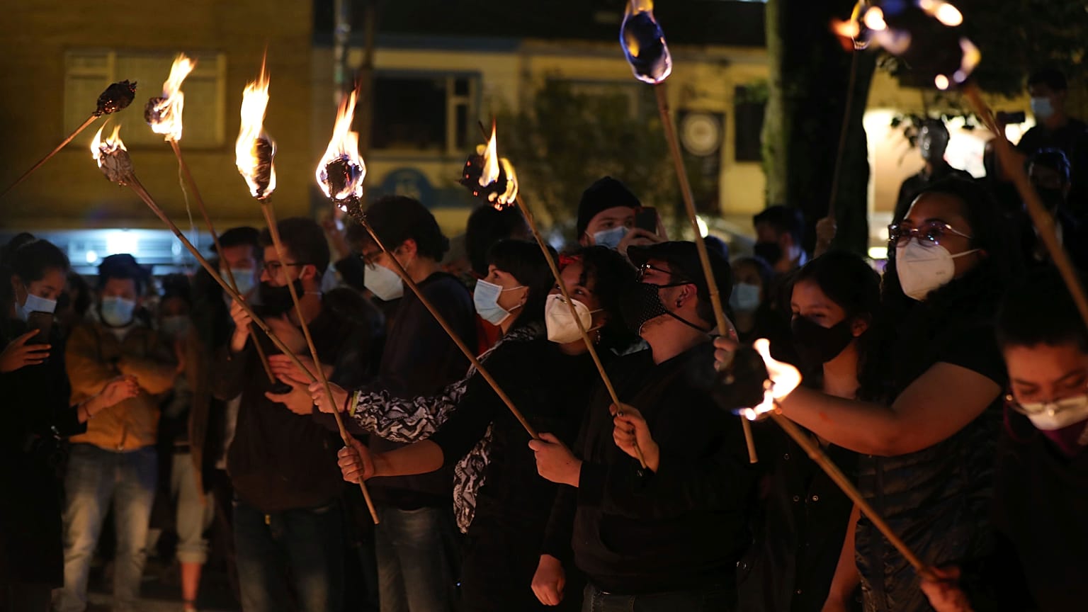 Eine Mahnwache für die Opfer von Polizeigewalt in Bogotá