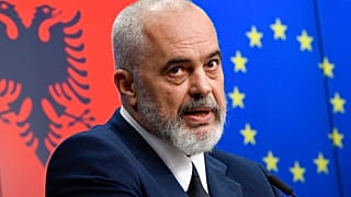 رئيس الوزراء الألباني إيدي راما يتحدث خلال مؤتمر صحفي ، في مبنى المجلس الأوروبي في بروكسل ، الاثنين 1 مارس 2021