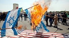 حرق علم إسرائيل في طهران اليوم