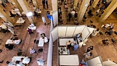 Regisztráció nélkül, tömegesen olt már Európa több országa is