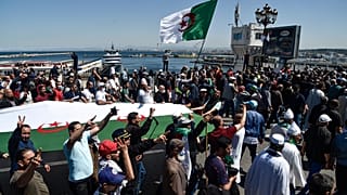 مسيرة للحراك المستمر ضد الفساد الحكومي بالجزائر. 07/05/2021