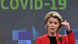 Ursula von der Leyen bizottsági elnök egy brüsszeli sajtótájékoztatón