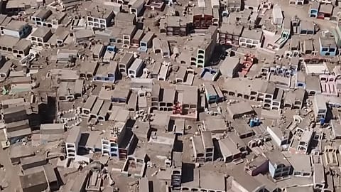 New COVID wave overwhelms cemetery in Peru