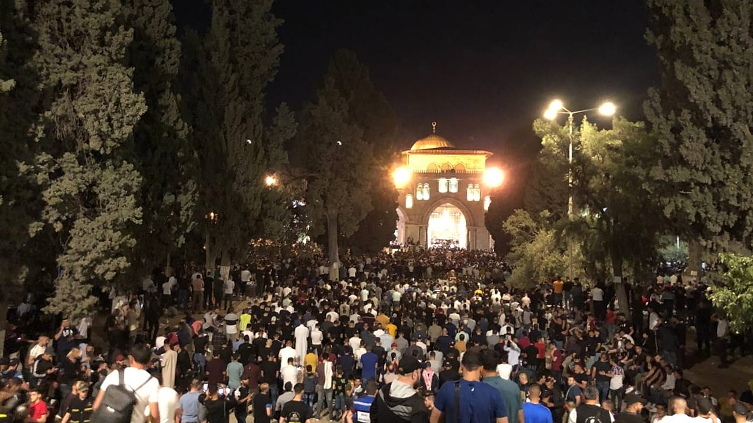 İşgal altındaki Doğu Kudüs, Şeyh Cerrah Mahallesi'nde yaşayan Filistinlilere zorunlu göç tehdidi nedeniyle gergin günlere sahne oluyor