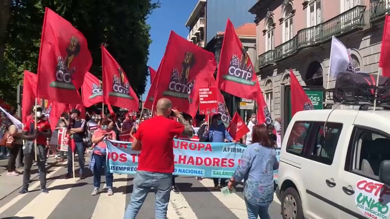 "Eine Handvoll Nichts" - Gipfelerklärung von Porto im Straßentest