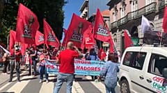 Tüntetők fogadták az uniós vezetőket Portóban