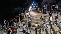 Granadas de atordoamento lançadas pelas IDF contra palestinianos em Jerusalém