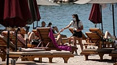 Başkent Atina'nın güney batısındaki Alimos plajı