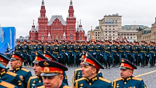 Die zentrale Siegesparade mit 12.000 Soldaten fand auf dem Roten Platz in Moskau statt