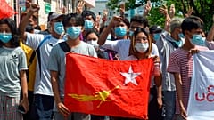 Myanmar'da sivil halkın protestoları askeri darbenin ardından 3 ay geçmesine rağmen devam ediyor.