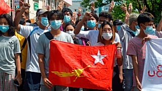 Myanmar'da sivil halkın protestoları askeri darbenin ardından 3 ay geçmesine rağmen devam ediyor.