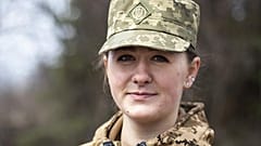 Anastasia, de 24 años, se alistó hace seis años y todavía está esperando que la destinen al frente