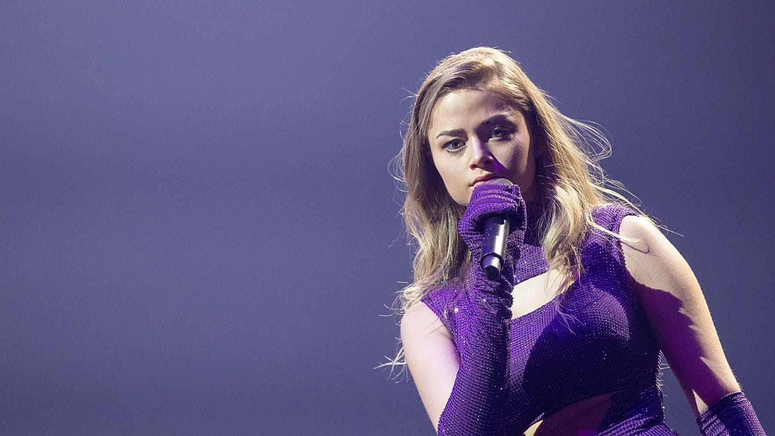 Η Στεφανία στην σκηνή της Eurovision