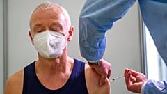 Ευρώπη: Επιτάχυνση εμβολιασμών