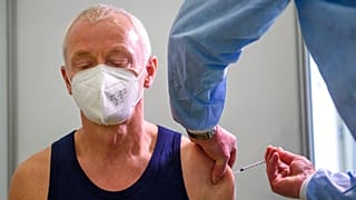 Норвегия: группа экспертов призвала власти отказаться от вакцин AstraZeneca и Janssen