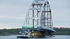 В Роттердаме перевезли мост