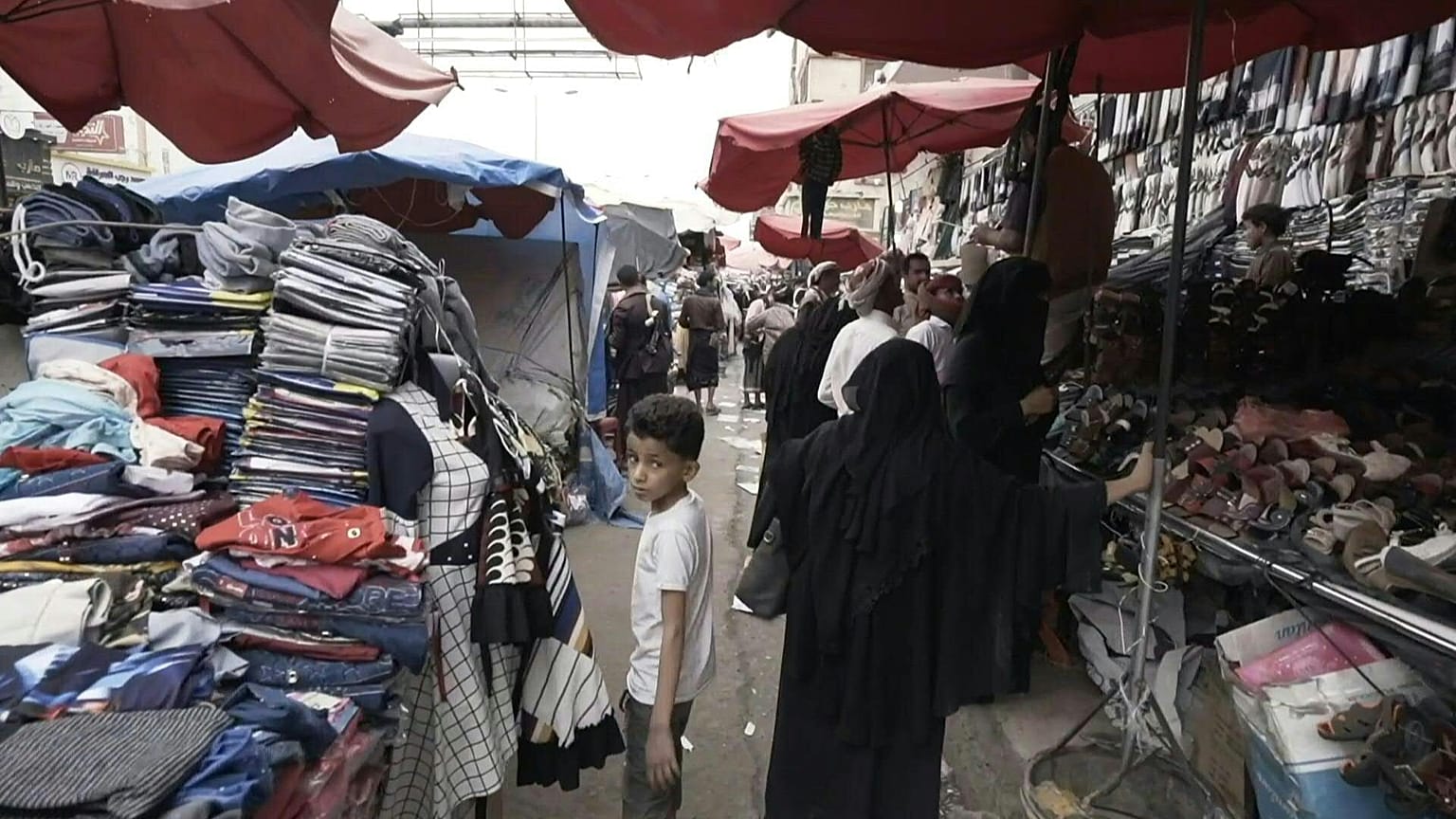 اليمنيون في مدينة مأرب المحاصرة يستعدون للاحتفال بعيد الفطر