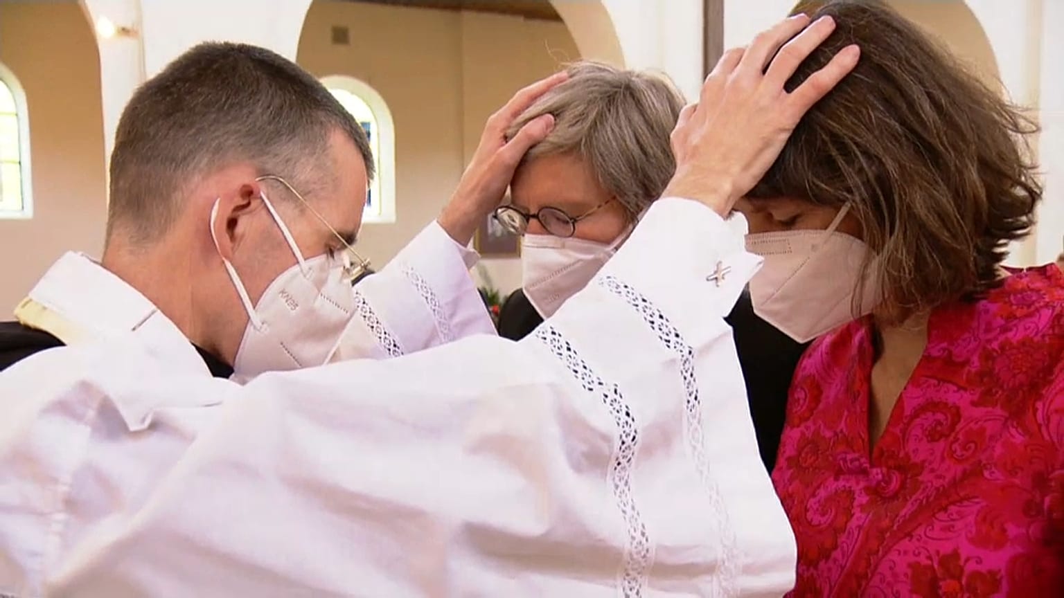 Sacerdotes católicos que bendicen a los matrimonios homosexuales en Alemania 