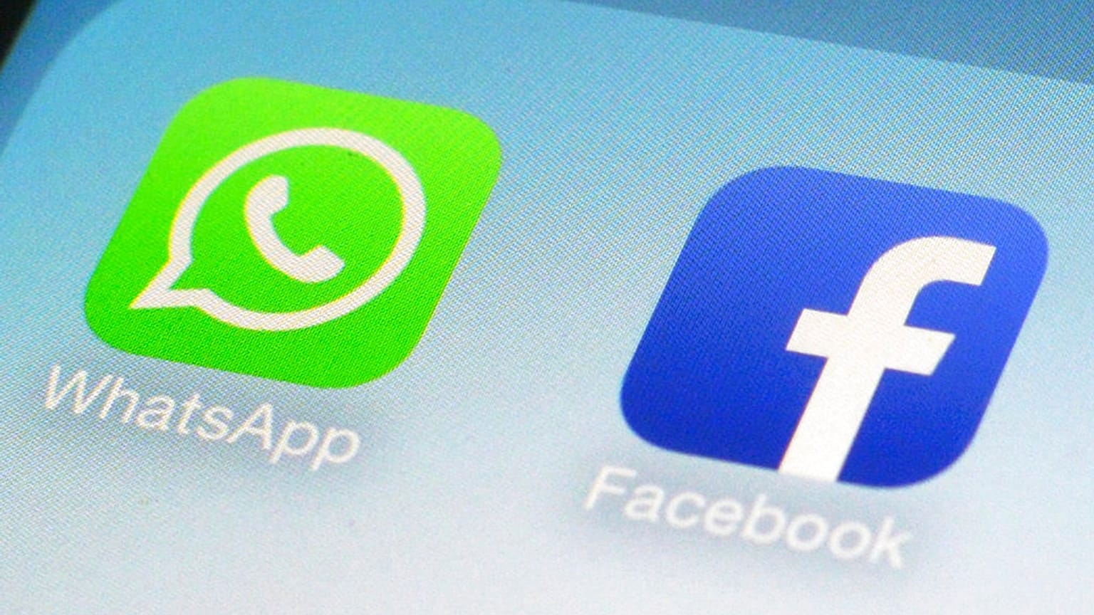 WhatsApp and Facebook app icons