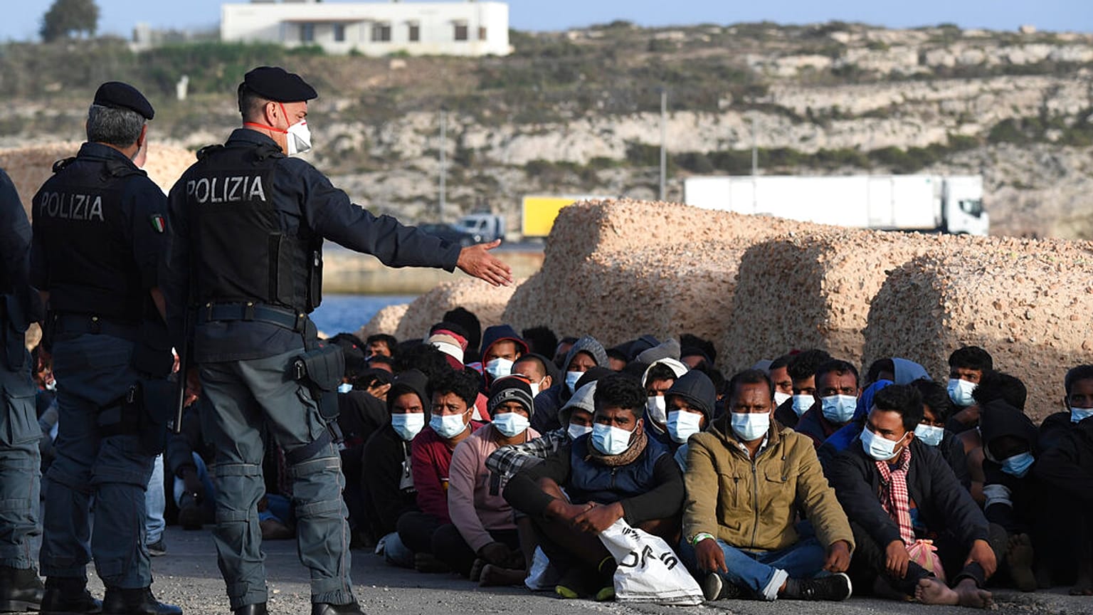 Migrantes em Lampedusa