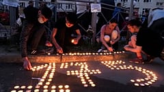 Θρήνος στο Καζάν για τα θύματα των πυροβολισμών σε σχολείο