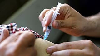  جزيرة ناورو تسجل "رقما قياسيا عالميا" بعد تطعيم كل سكانها البالغين ضد كورونا