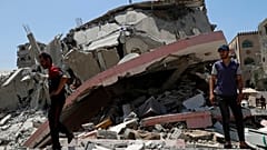 مبنى في غزة انهار بالكامل إثر قصف إسرائيلي