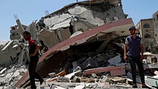 مبنى في غزة انهار بالكامل إثر قصف إسرائيلي