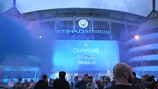 Freudenjubel vor dem City-Stadion