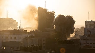 لحظة تدمير المبنى