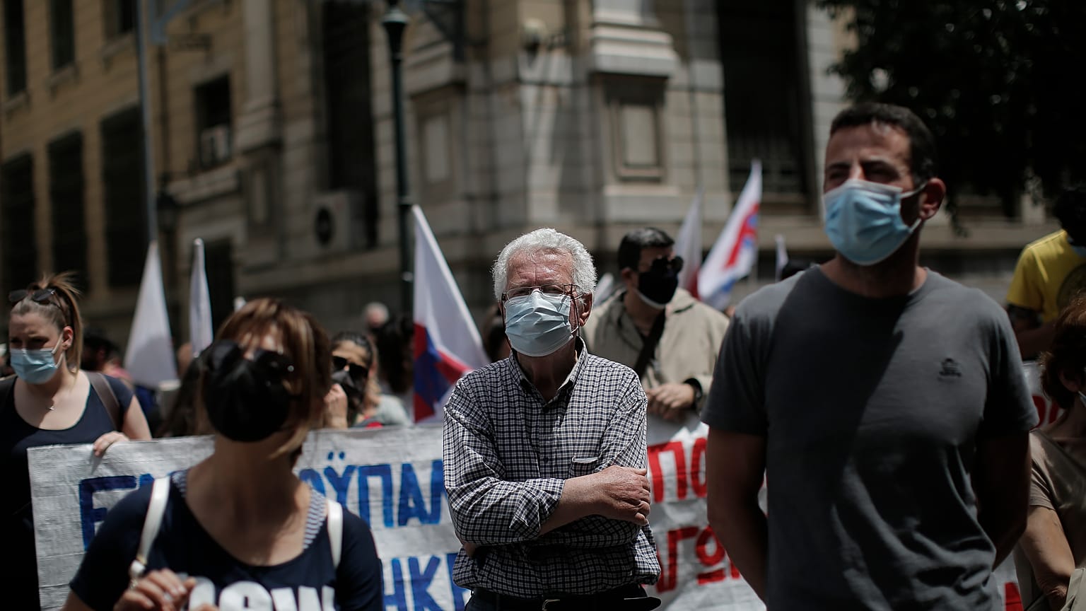 Συγκέντρωση διαμαρτυρίας στην είσοδο του υπουργείου Εργασίας, Αθήνα, Τετάρτη 12 Μαΐου 2021.